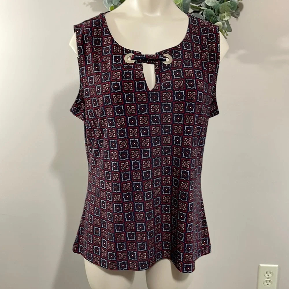 NWOT Tommy Hilfiger Medallion Sleeveless V-Neck Tank Grommet Detail L